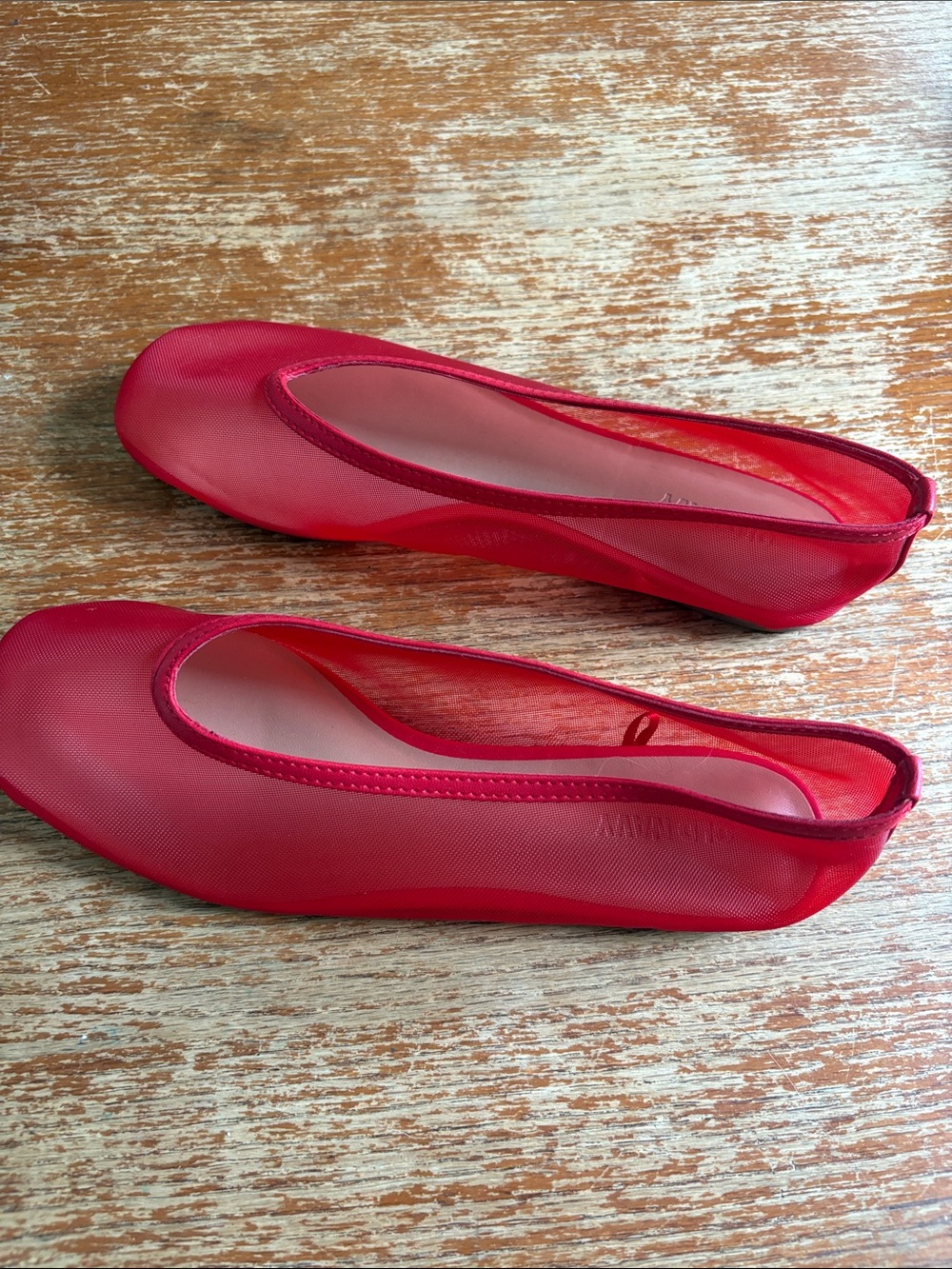 Like New Old Navy Red Mesh Women's Slip-On Ballet Flats Size 7 Trendy! - Picture 2 of 5